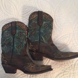 Women’s Dan Post cowboy boots